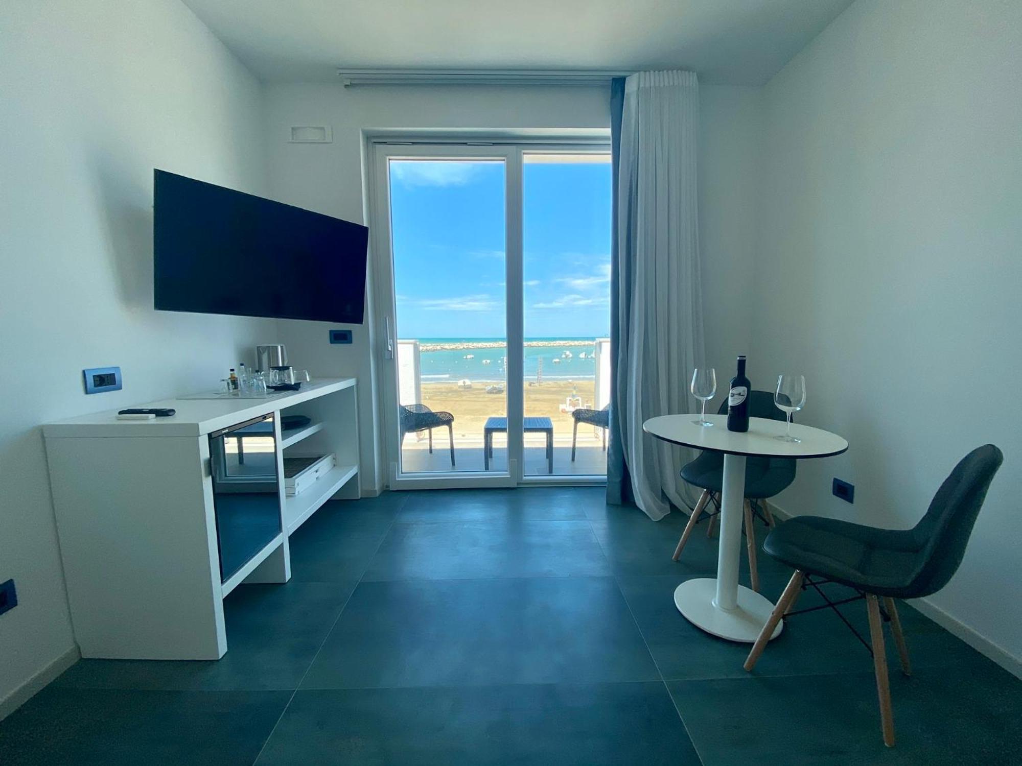 Marina Bay Beach Suites Пескичи Экстерьер фото