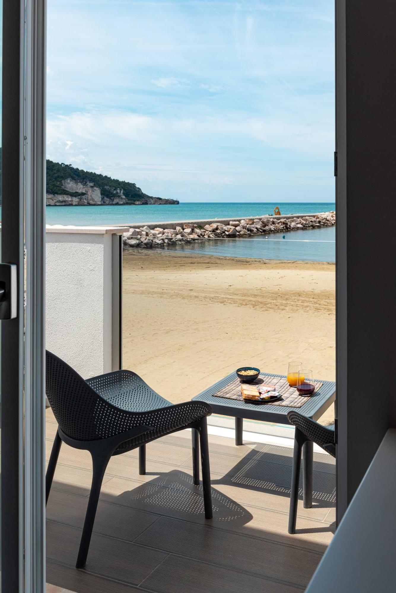 Marina Bay Beach Suites Пескичи Экстерьер фото
