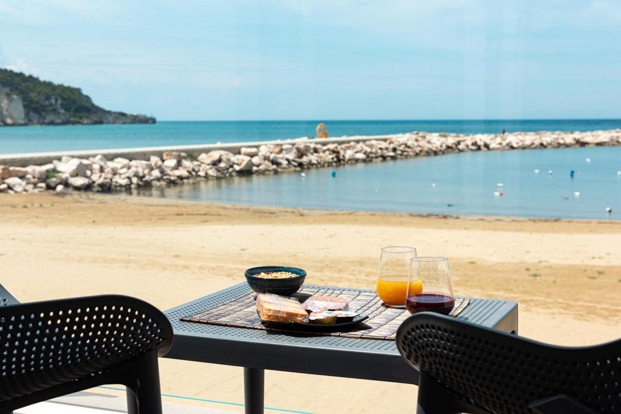 Marina Bay Beach Suites Пескичи Экстерьер фото