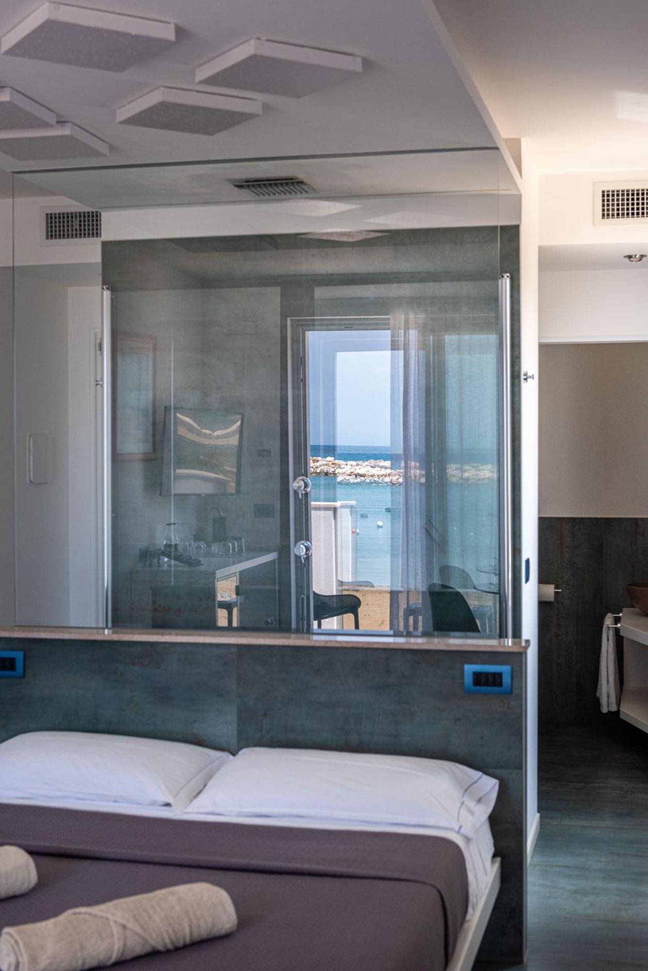 Marina Bay Beach Suites Пескичи Экстерьер фото