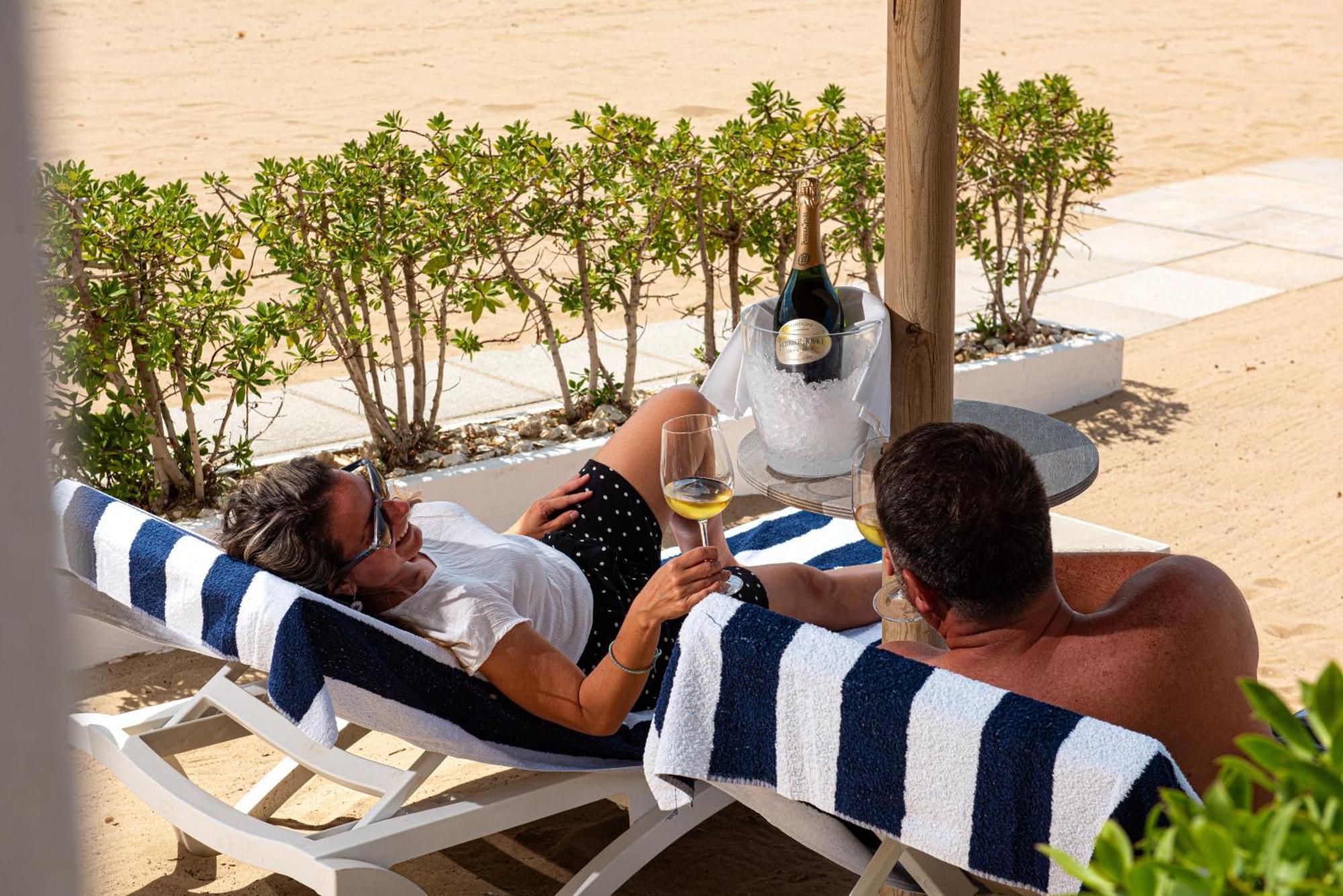 Marina Bay Beach Suites Пескичи Экстерьер фото